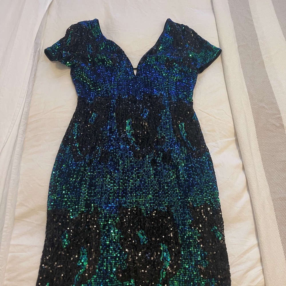 Elegant Sequin Dress in Black and Blue